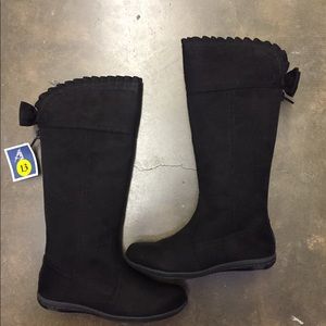 Girls size 13 mid shaft boot