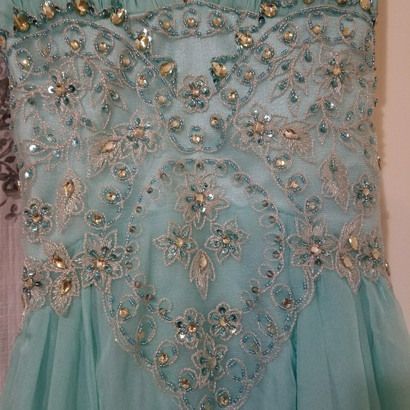 Brand new dress never worn tag attached - Picture 2 of 6