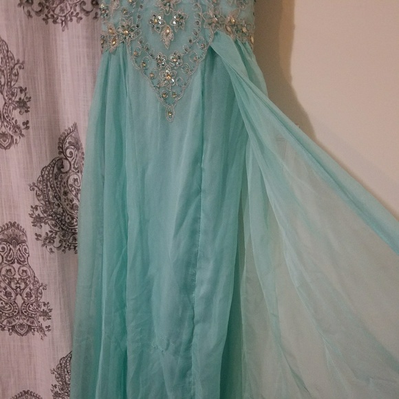 Brand new dress never worn tag attached - Picture 3 of 6