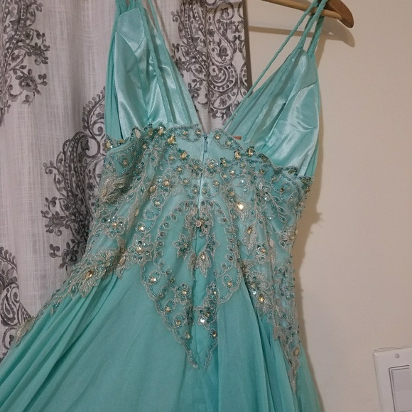 Brand new dress never worn tag attached - Picture 5 of 6