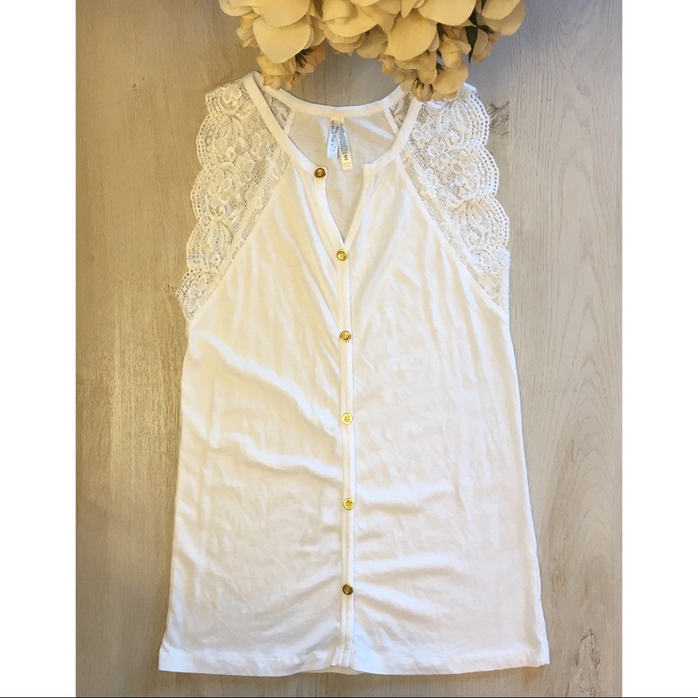 🚨 SOLD 🚨NWOT White Lace Top