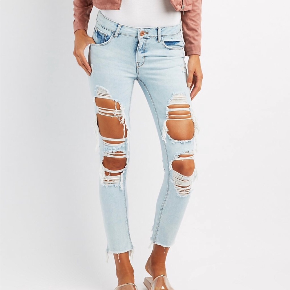 Destroyed Cut-Off Jeans