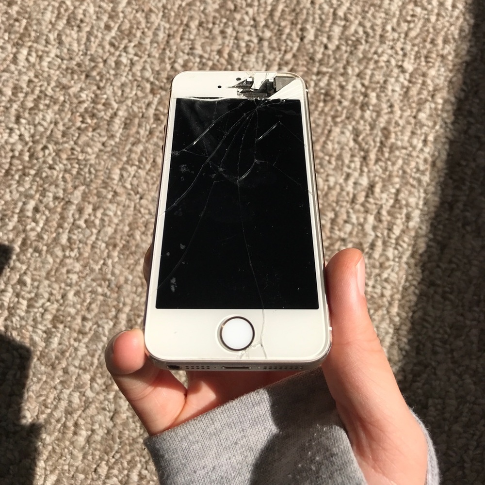 iPhone 5s - Picture 3 of 3