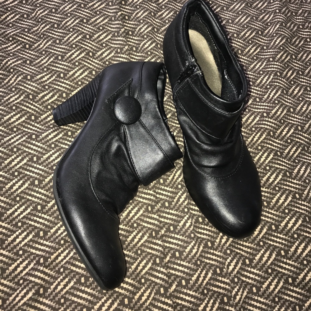 Cute booties - Picture 2 of 4