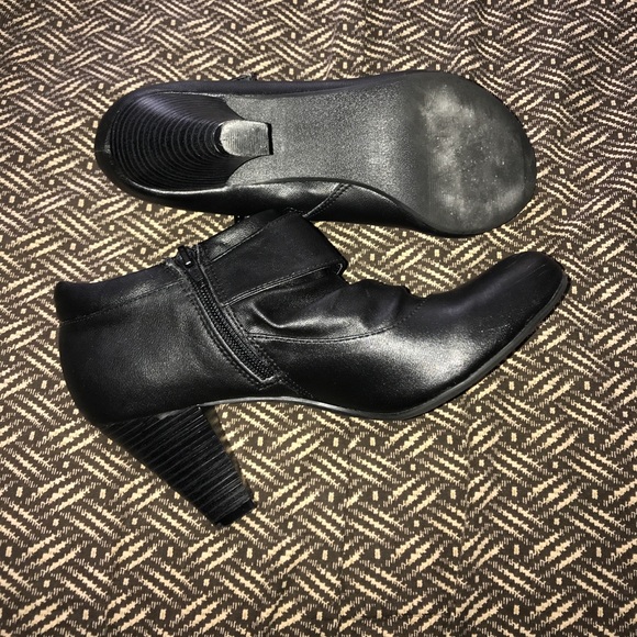 Cute booties - Picture 3 of 4