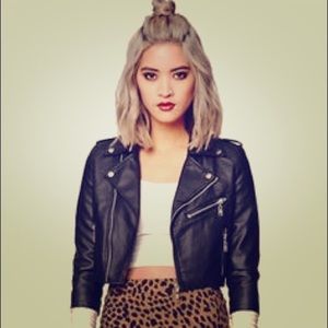 Cute black cropped faux leather jacket