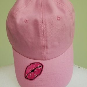 Lips hat new Lips hat new