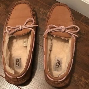 EUC Women's UGG Dakota Slippers 8M EUC Women's UGG Dakota Slippers 8M