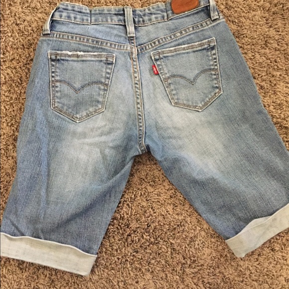 Levi’s shorts - Picture 2 of 2