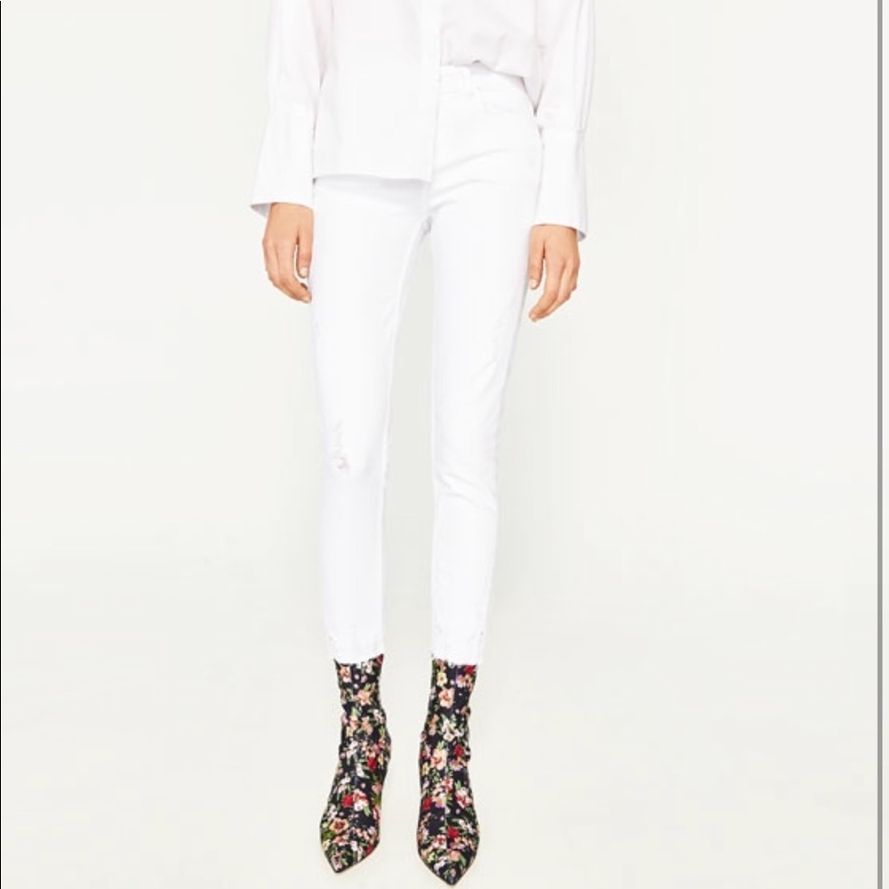 Zara mid rise cropped white denim. NWT