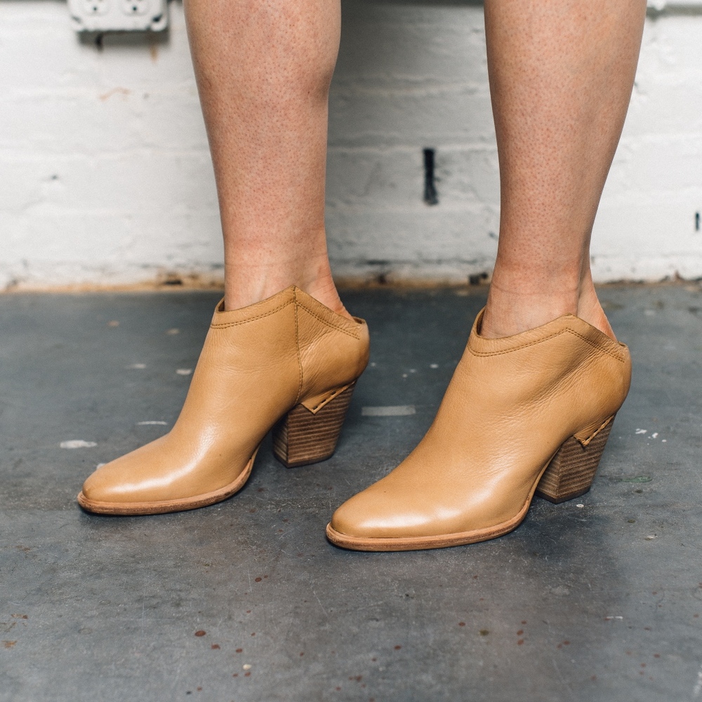 Dolce Vita ‘Haku Mule Booties’
