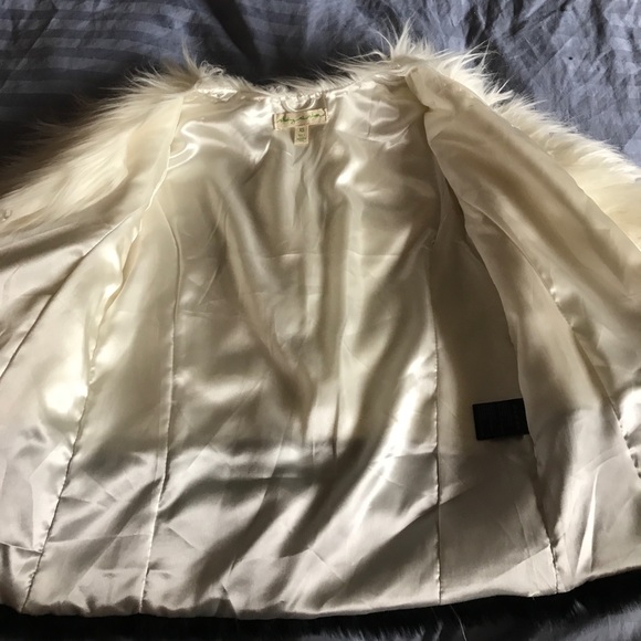 Urban outfitters faux fur jacket - Picture 4 of 6