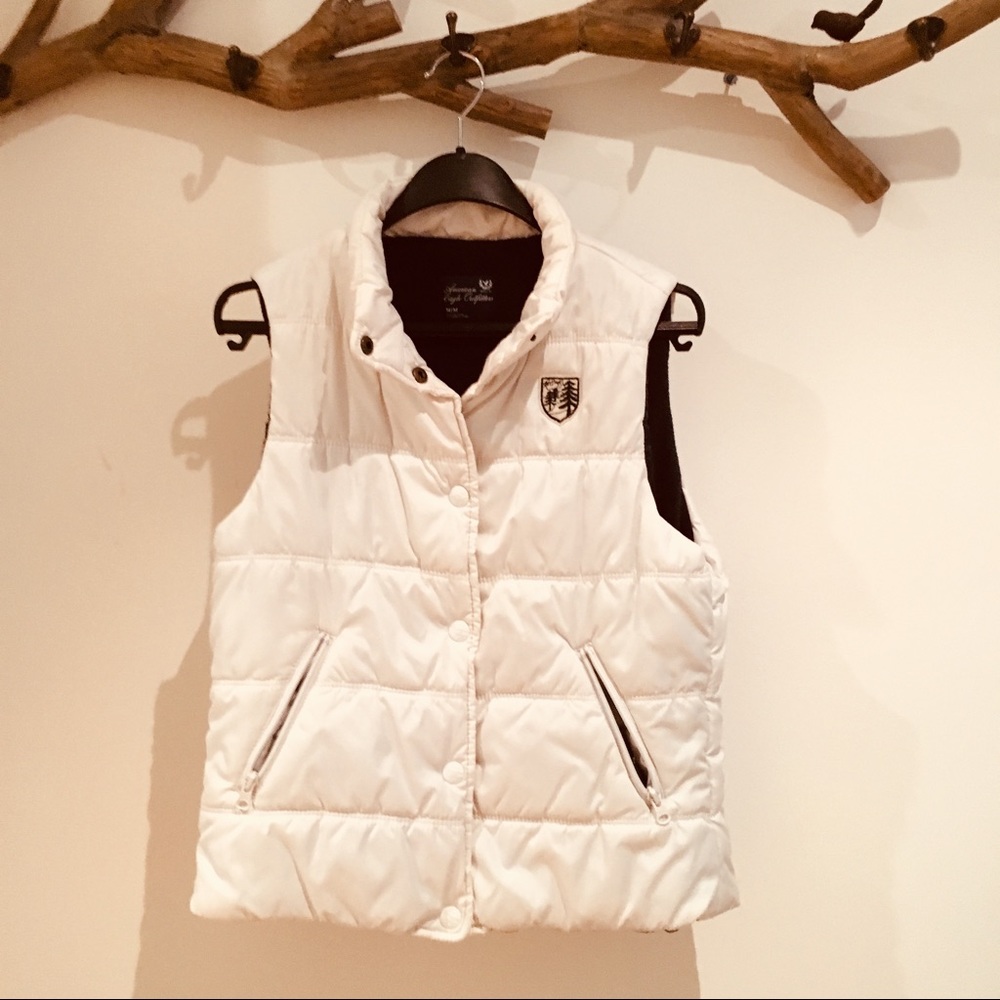 American Eagle White  Puffer Vest
