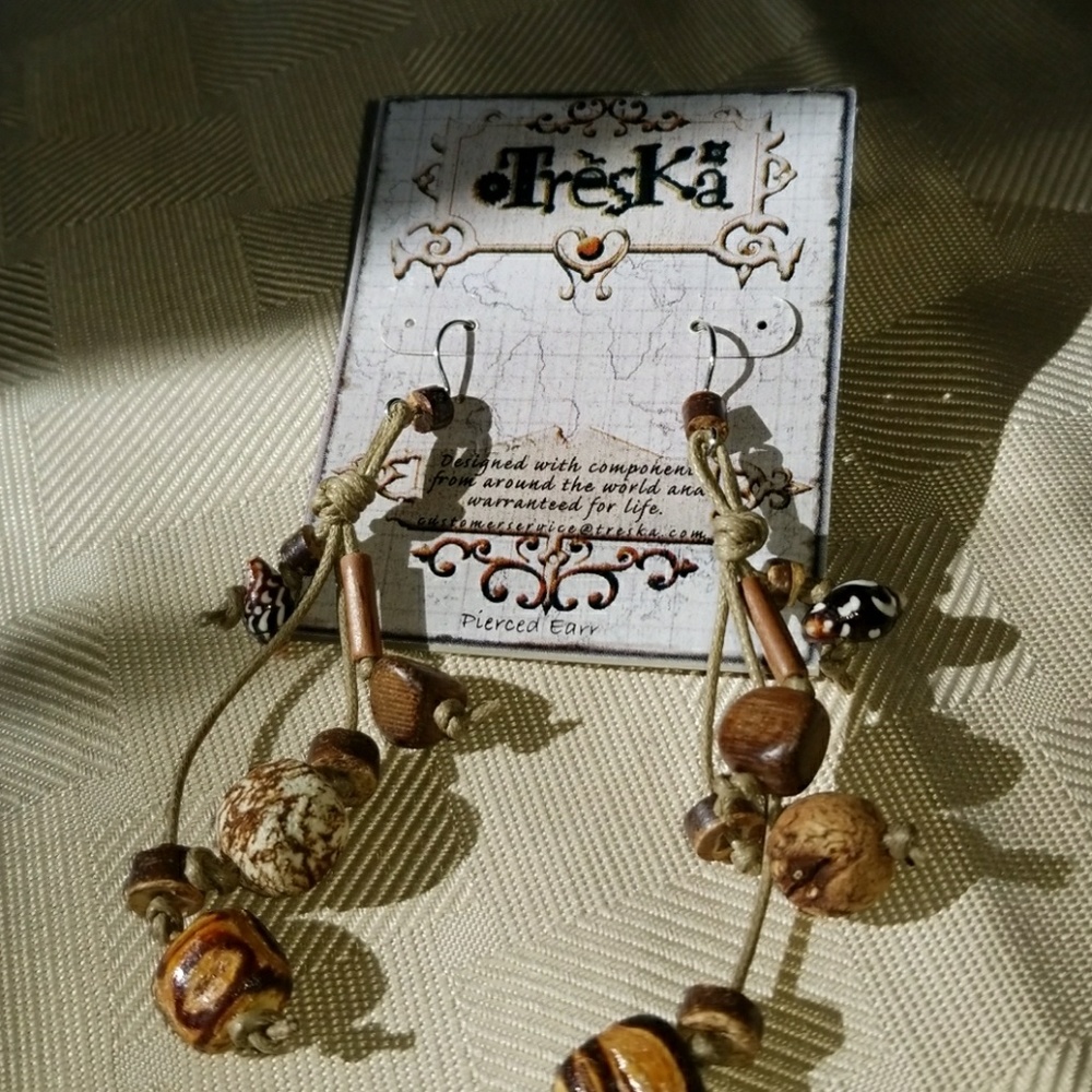 Natural wood and jute earrings