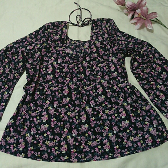 Victoria's Secret Floral Bell Sleeve - Picture 2 of 6