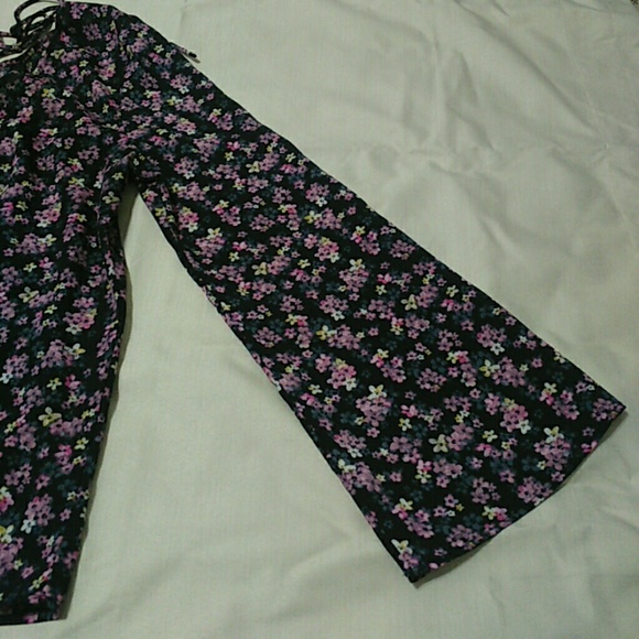 Victoria's Secret Floral Bell Sleeve - Picture 4 of 6