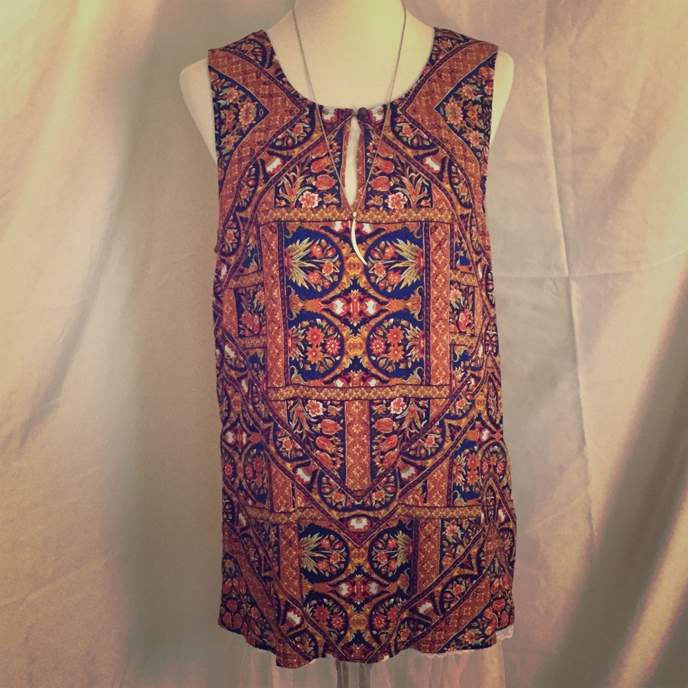 Lucky brand loose tank, split back