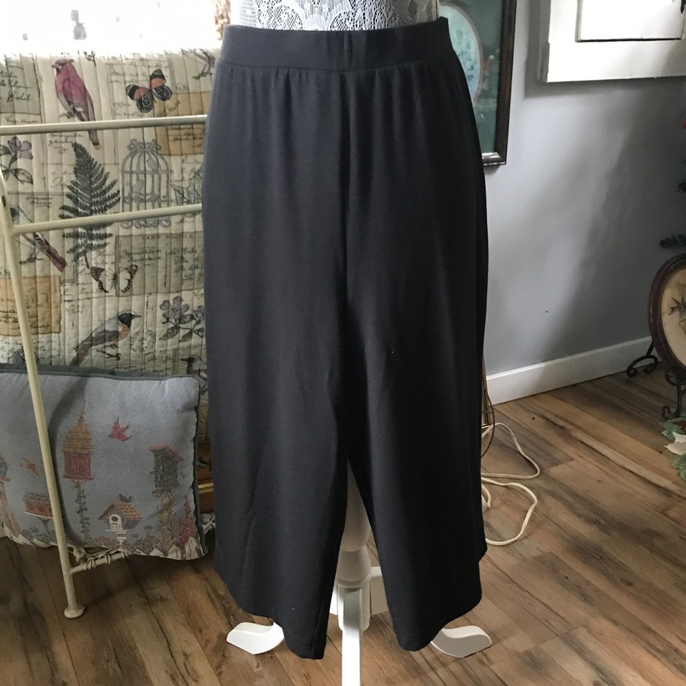 Black knit Capri pants by Talbots