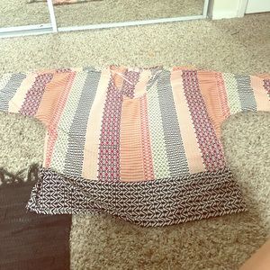 Barely worn loose fitting women’s top!