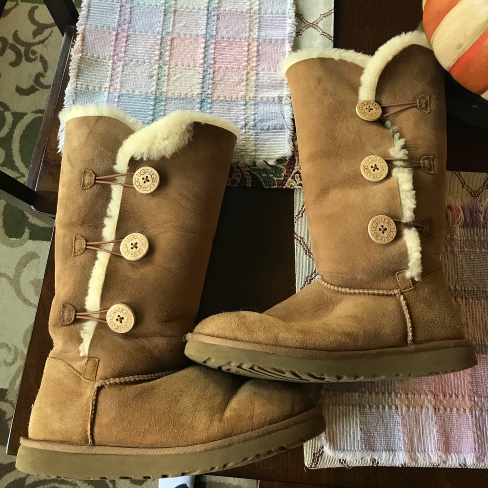 UGGS - Picture 4 of 5