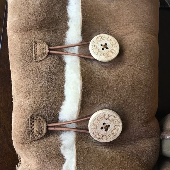 UGGS - Picture 5 of 5