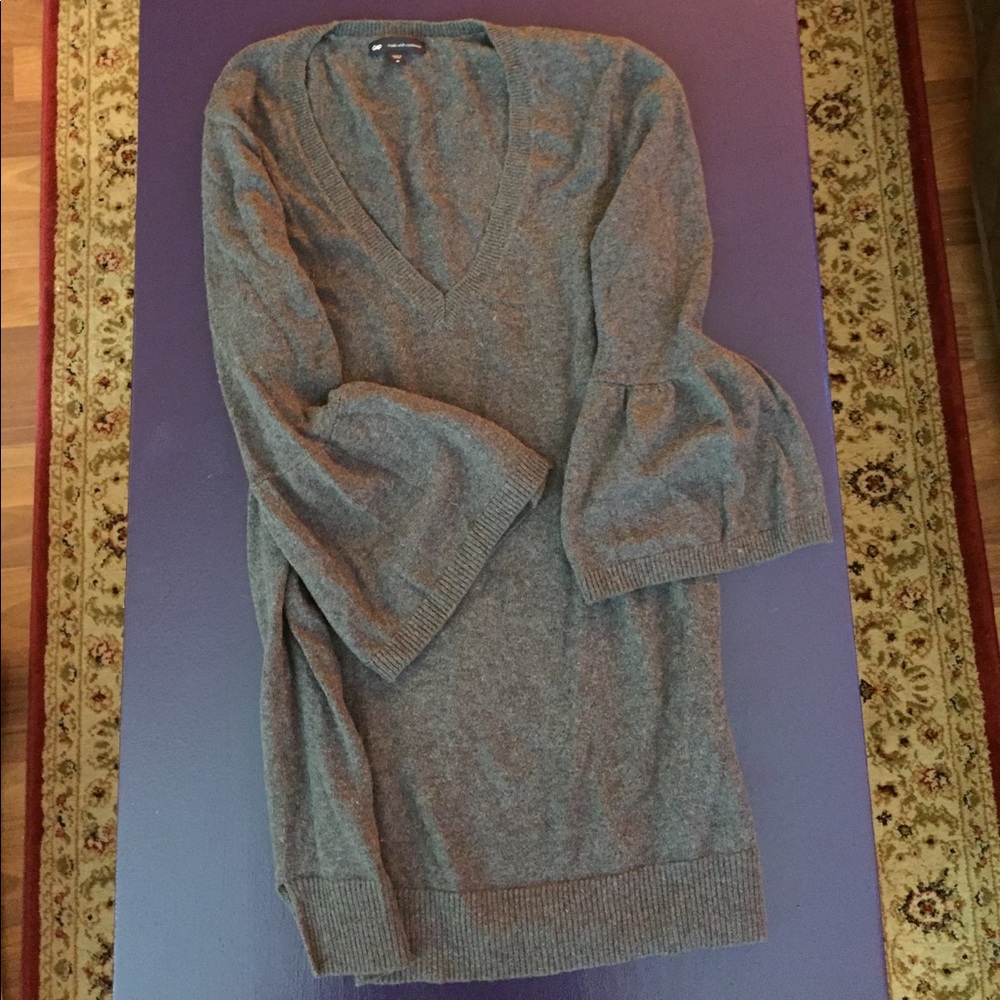 Made with cashmere sweater! Bell sleeves.