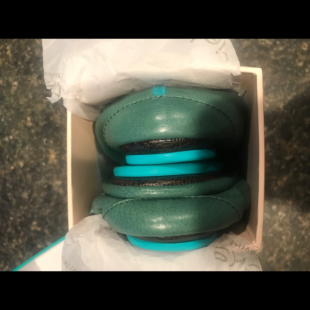 Size 8 tieks