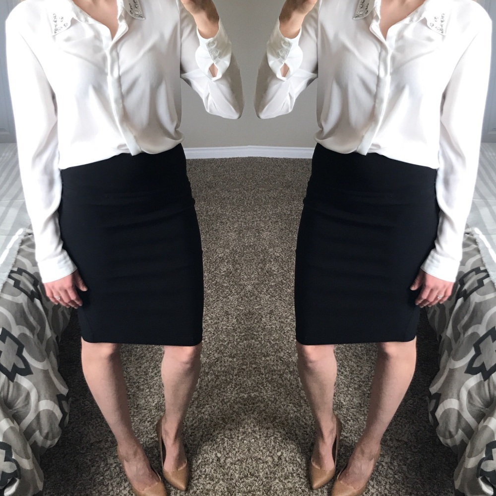 SOLD!!! Windsor black pencil skirt