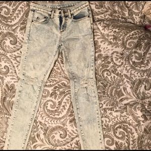 Light wash distressed carmar jeans