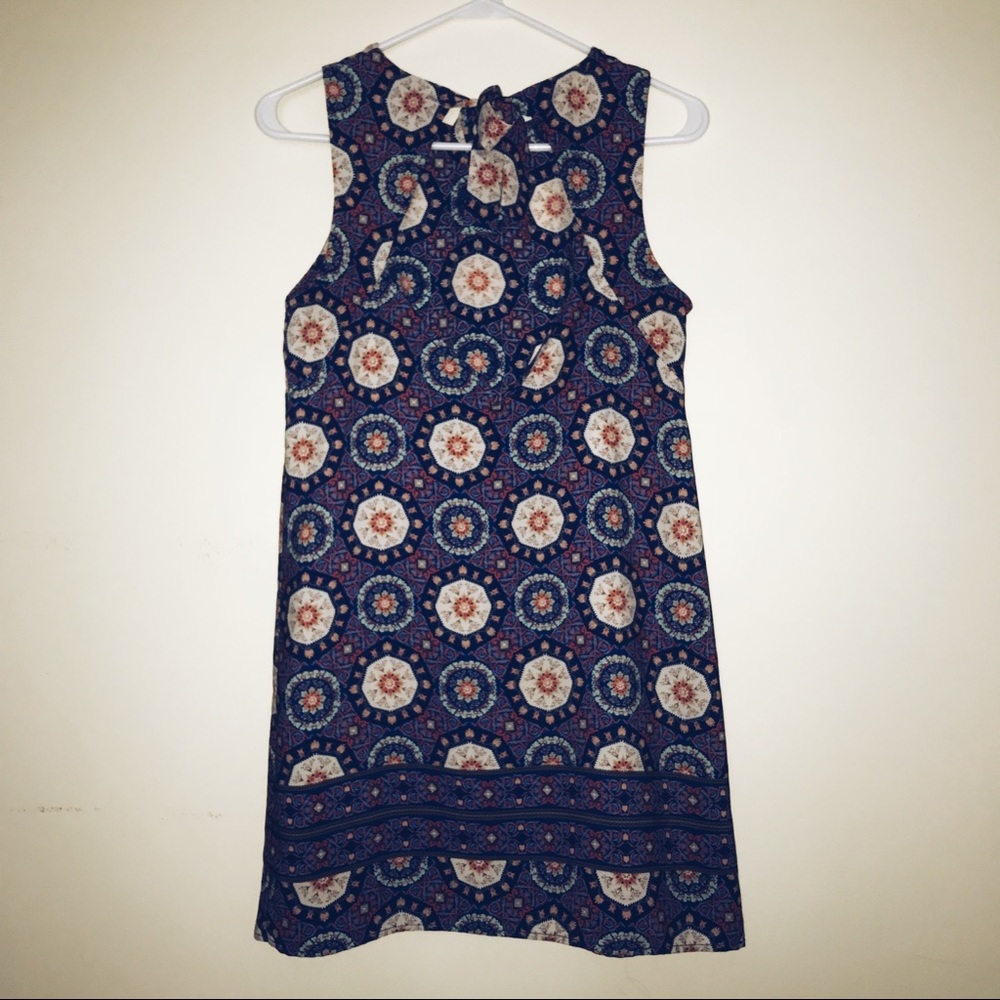 Dress - Picture 3 of 4