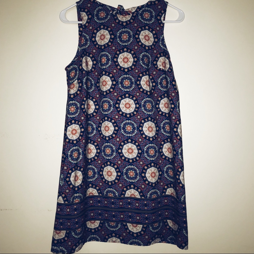 Dress - Picture 4 of 4