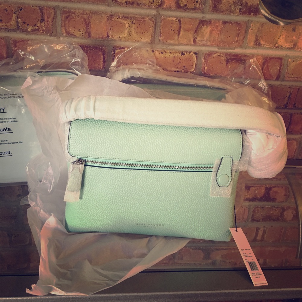 SOLD Marc Jacobs The Essential Leather Bag $450