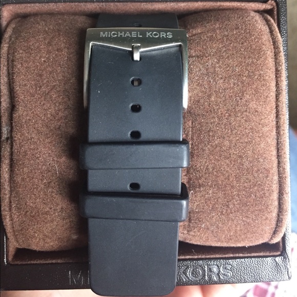 Michael Kors Watch - Picture 3 of 3
