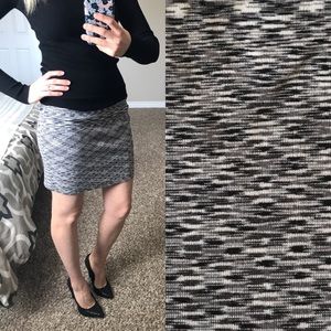 Warm knit black & white patterned skirt