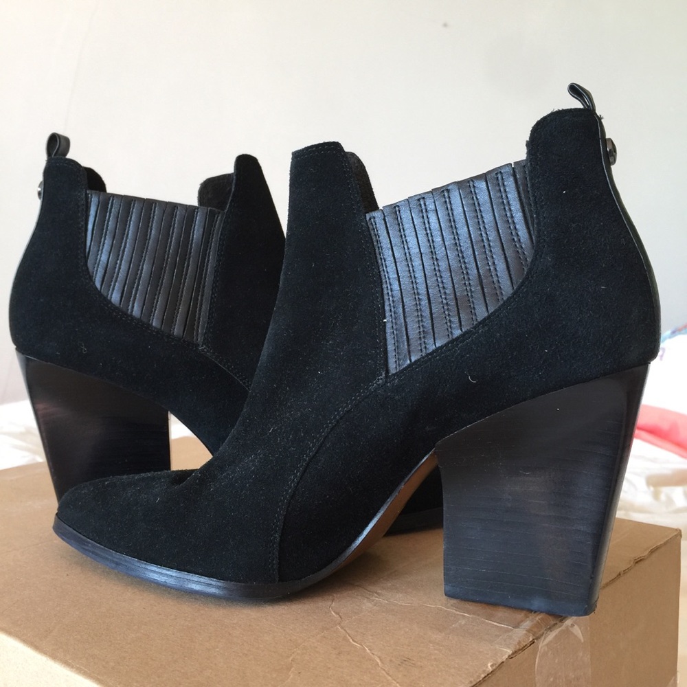 EUC Donald J. Pliner booties