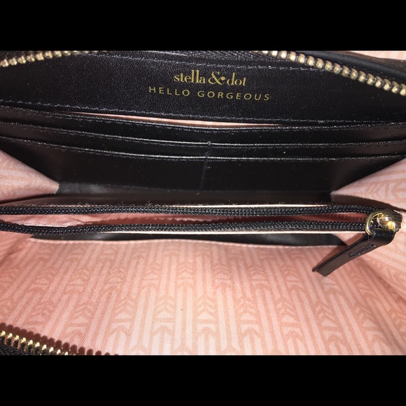 Crossbody - Picture 3 of 4