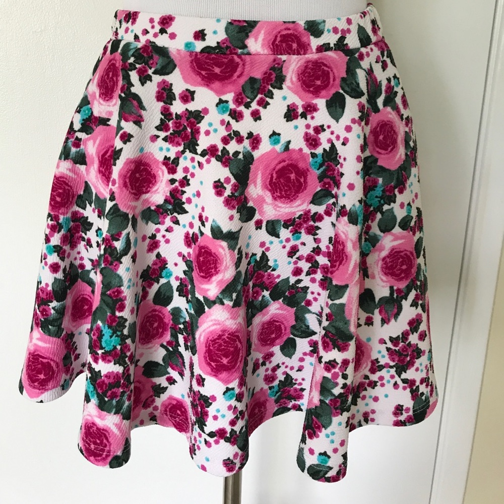 WETSEAL SKATERS SKIRT.