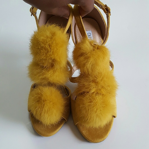 ⬇$45 NWB Cape Robbin Salia Mustard PomPom Heels - Picture 2 of 8