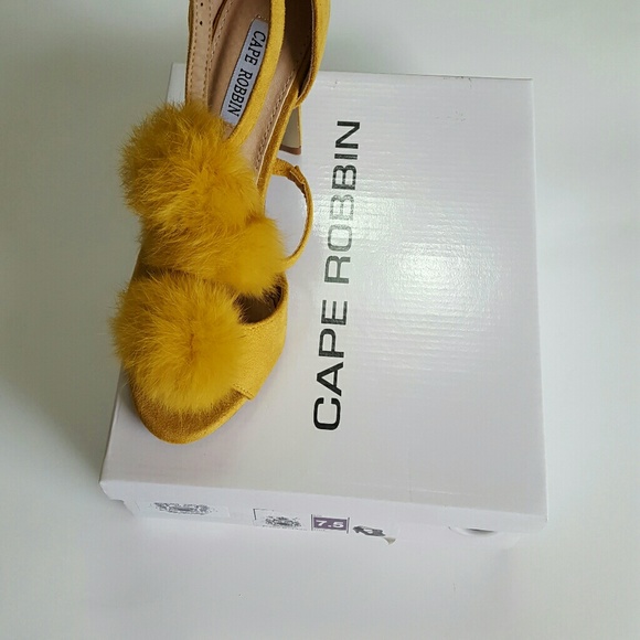 ⬇$45 NWB Cape Robbin Salia Mustard PomPom Heels - Picture 3 of 8