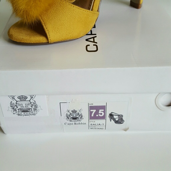 ⬇$45 NWB Cape Robbin Salia Mustard PomPom Heels - Picture 4 of 8