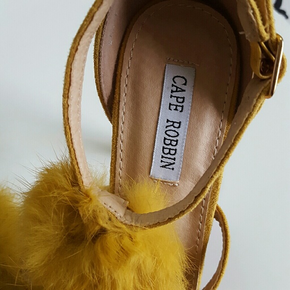 ⬇$45 NWB Cape Robbin Salia Mustard PomPom Heels - Picture 5 of 8