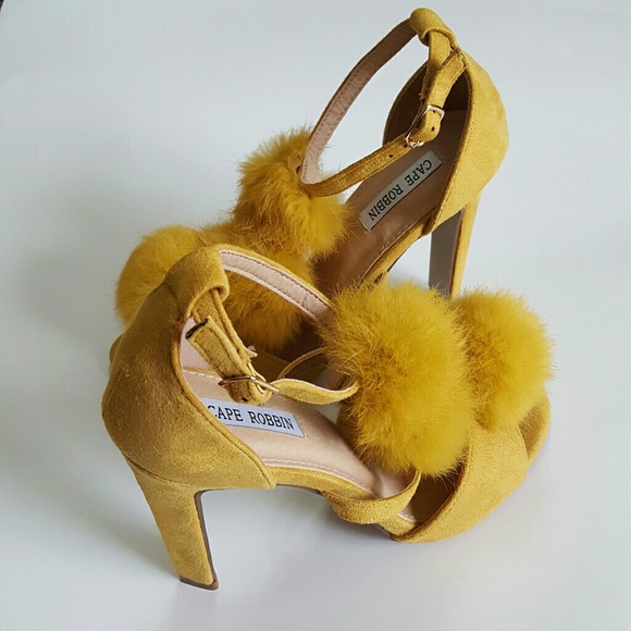 ⬇$45 NWB Cape Robbin Salia Mustard PomPom Heels - Picture 7 of 8