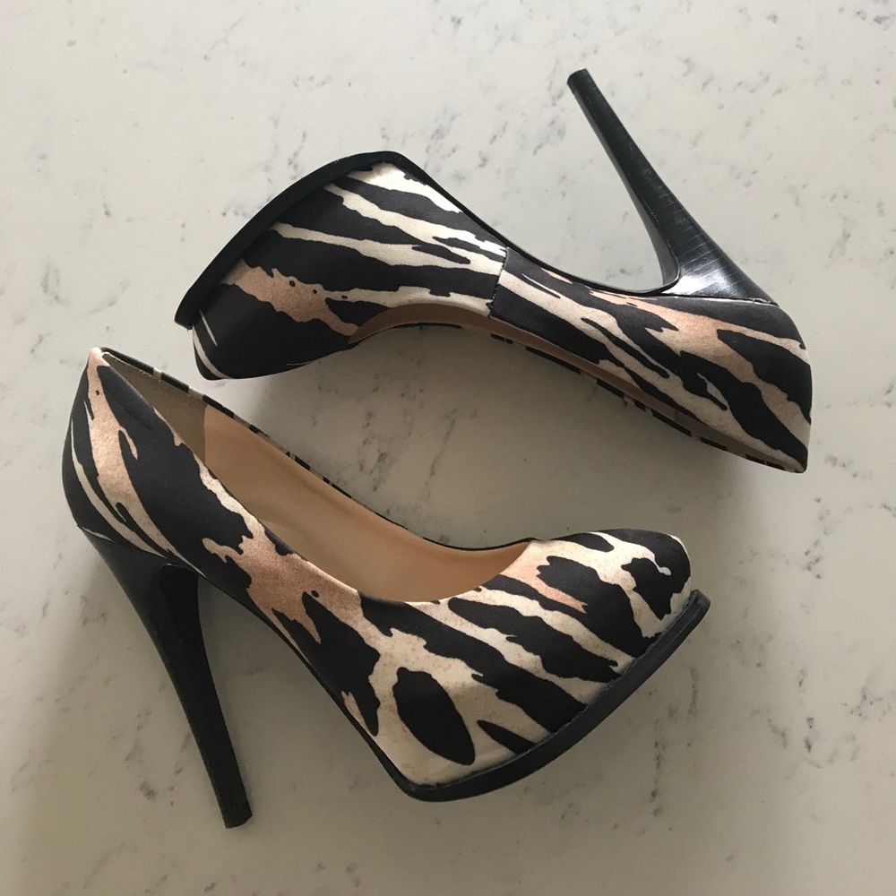 New Guess Pumps