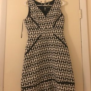 Taylor Black and White Pattern Dress. Size 2.