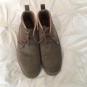 Size 10.5 Cole Haan khaki suede chukka boot