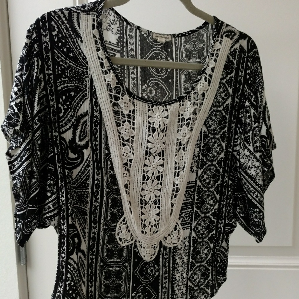 Tribal black and white crop top