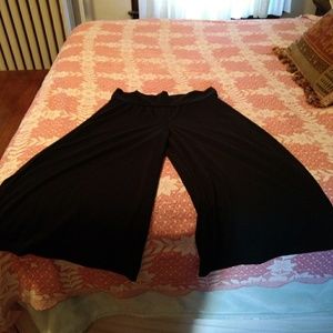 Black lightweight wide leg capris Black lightweight wide leg capris