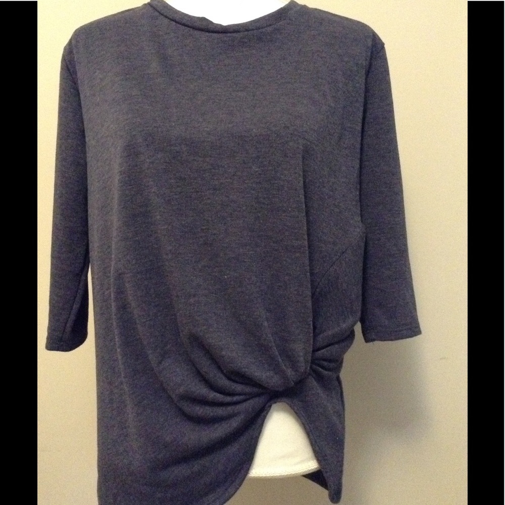 Basic 3/4 length sleeve with detail