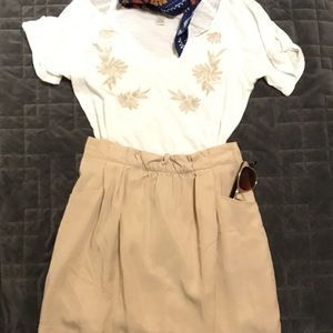 Tan Pleated Skirt Size Small 🦋🌷