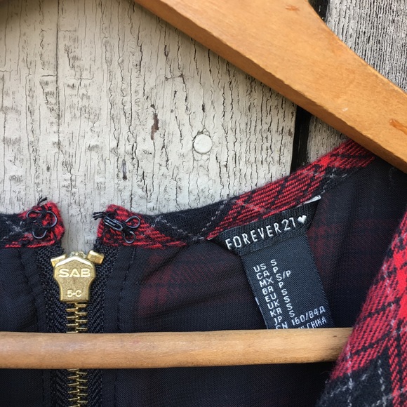 Simple red/black tartan dress. - Picture 2 of 4